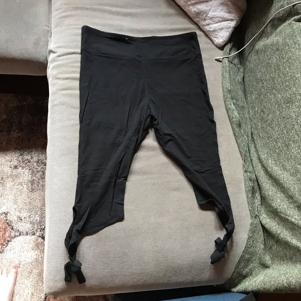 Cropped black leggings